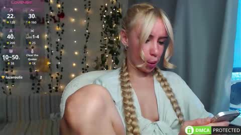 Mia online show from 10-17-25, 12:52