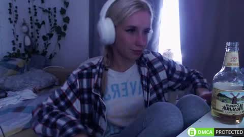 Snapshot of lavinell chatting on 07-17-26, 10:55 Mia online show from 07-17-26, 10:55