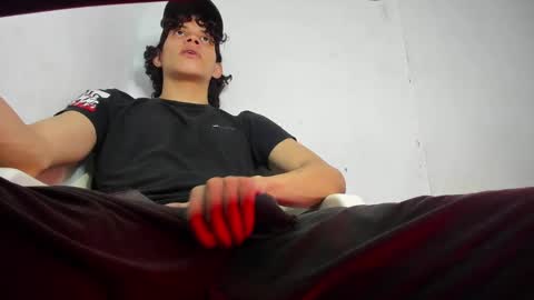 Snapshot of lax777_ chatting on 10-19-25, 05:08 ZAmbrano online show from 10-19-25, 05:08