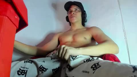 Snapshot of lax777_ chatting on 11-21-25, 08:35 ZAmbrano online show from 11-21-25, 08:35