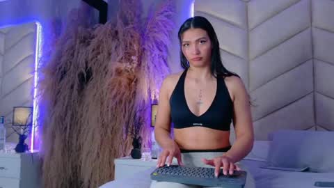 Snapshot of layadoll chatting on 09-24-25, 04:27 laya online show from 09-24-25, 04:27