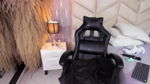 Snapshot of layadoll chatting on 11-13-25, 10:14 laya online show from 11-13-25, 10:14