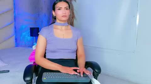 Snapshot of layadoll chatting on 12-14-25, 03:12 laya online show from 12-14-25, 03:12