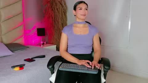 Snapshot of layadoll chatting on 12-15-25, 03:33 laya online show from 12-15-25, 03:33