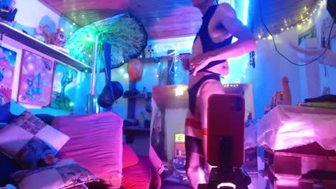 Snapshot of laye19 chatting on 12-11-24, 06:25 Laye19 online show from 12-11-24, 06:25