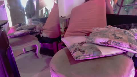 Snapshot of laye19 chatting on 01-14-25, 05:23 Laye19 online show from 01-14-25, 05:23