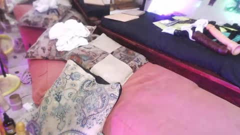 Snapshot of laye19 chatting on 01-18-25, 06:10 Laye19 online show from 01-18-25, 06:10