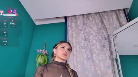 Snapshot of layla_17 chatting on 04-28-26, 12:20 layla_17 online show from 04-28-26, 12:20