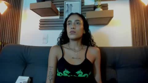 Layla online show from 10-01-25, 12:49