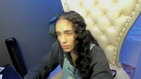 Layla online show from 10-02-25, 01:23