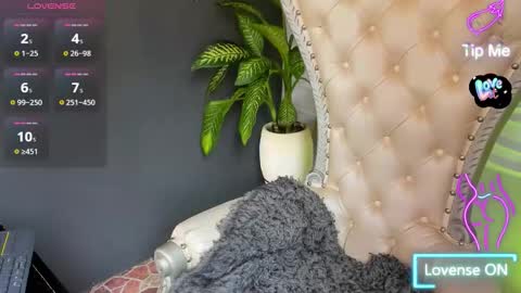 Layla online show from 11-08-25, 02:50