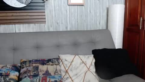 Layla online show from 11-23-25, 08:30