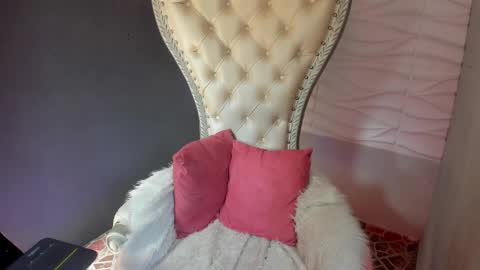 Layla online show from 03-28-26, 07:24