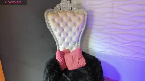 Layla online show from 04-15-26, 07:54