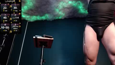 Snapshot of layla_dominac chatting on 11-14-25, 09:30 Layla help me with your thumbs up its important online show from 11-14-25, 09:30