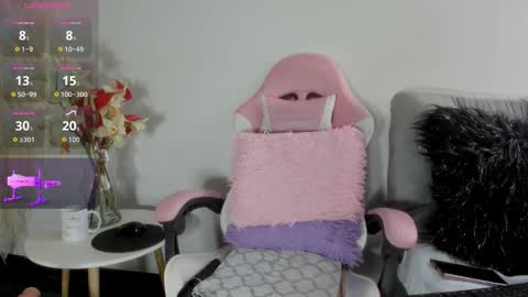 Snapshot of layla_sia chatting on 09-12-25, 05:13 LAYLA online show from 09-12-25, 05:13