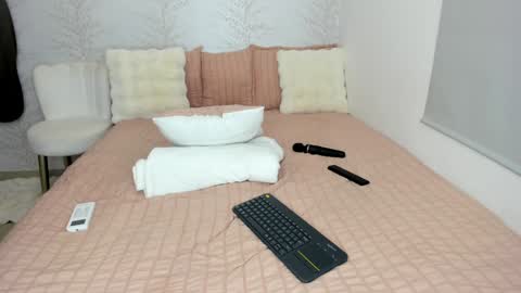 Layla Vanegas online show from 12-24-24, 05:02