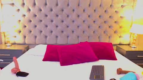 Snapshot of laylaadoll_ chatting on 06-11-26, 06:17 Lau online show from 06-11-26, 06:17
