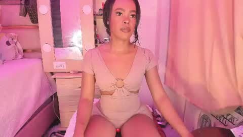 Snapshot of laylacarteer chatting on 06-16-26, 05:48 LAYLA online show from 06-16-26, 05:48