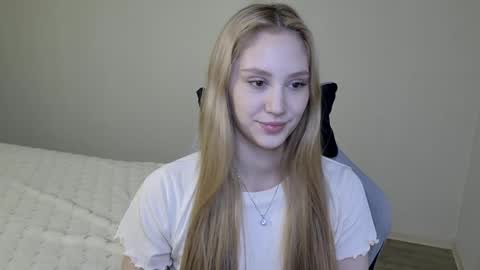 Snapshot of laylapretty001 chatting on 11-12-25, 05:30 LaylaPretty001 online show from 11-12-25, 05:30