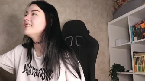 Snapshot of lazynut chatting on 01-12-25, 05:13 Lisa online show from 01-12-25, 05:13