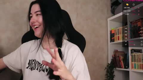 Snapshot of lazynut chatting on 09-25-25, 04:05 Lisa online show from 09-25-25, 04:05