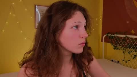 Snapshot of lea_belle_ chatting on 10-09-25, 12:03 Lea online show from 10-09-25, 12:03