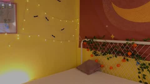 Snapshot of lea_belle_ chatting on 10-31-25, 05:14 Lea online show from 10-31-25, 05:14