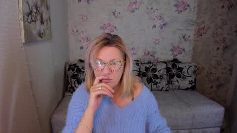 Snapshot of lea_fruit chatting on 12-30-24, 05:04 Lea online show from 12-30-24, 05:04