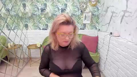 Snapshot of lea_fruit chatting on 01-04-25, 08:06 Lea online show from 01-04-25, 08:06