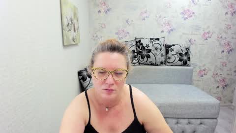 Snapshot of lea_fruit chatting on 01-26-25, 08:03 Lea online show from 01-26-25, 08:03