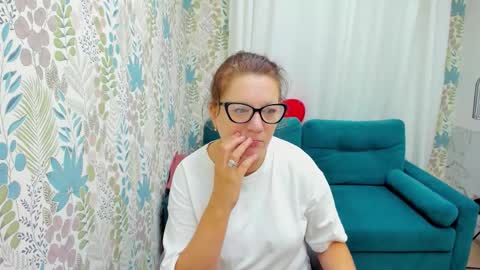 Snapshot of lea_fruit chatting on 09-21-25, 05:09 Lea online show from 09-21-25, 05:09