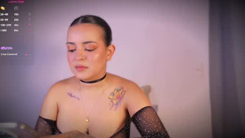 Snapshot of lea_gray_ chatting on 07-06-26, 06:32 L E A online show from 07-06-26, 06:32