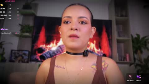 Snapshot of lea_gray_ chatting on 07-25-26, 06:27 L E A online show from 07-25-26, 06:27