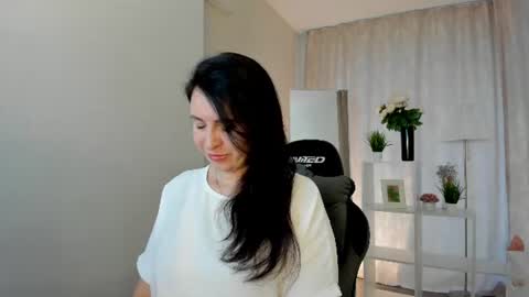 Snapshot of lea_shadom chatting on 06-22-26, 01:07 Lea online show from 06-22-26, 01:07