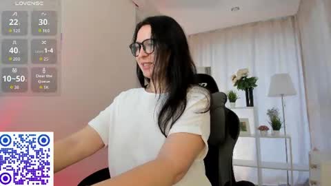 Snapshot of lea_shadom chatting on 06-23-26, 01:14 Lea online show from 06-23-26, 01:14