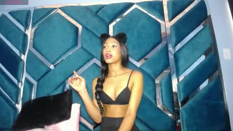 Snapshot of lea_sweetly chatting on 10-10-25, 01:21 lea sewwtly online show from 10-10-25, 01:21