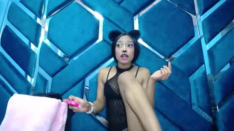 Snapshot of lea_sweetly chatting on 10-18-25, 01:23 lea sewwtly online show from 10-18-25, 01:23