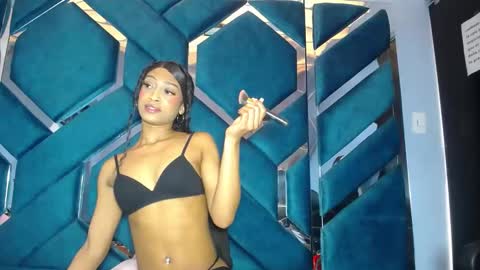 Snapshot of lea_sweetly chatting on 10-24-25, 01:07 lea sewwtly online show from 10-24-25, 01:07