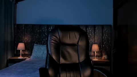 Lea Velle online show from 12-22-25, 04:42