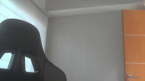 Snapshot of leabateria chatting on 11-14-25, 07:45 leowolf online show from 11-14-25, 07:45