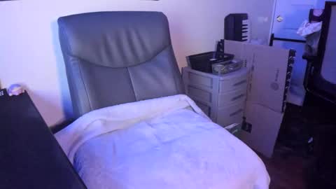 Snapshot of leafyyyyyy chatting on 12-04-25, 03:38 Leafy online show from 12-04-25, 03:38