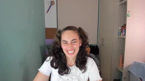 Snapshot of leah_sm chatting on 01-21-25, 06:00 Laura online show from 01-21-25, 06:00