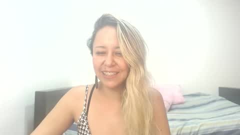 leah_susman online show from 10-24-25, 02:35