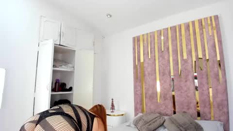 Snapshot of leahbarker chatting on 12-31-24, 12:00 Leah online show from 12-31-24, 12:00