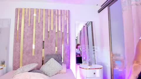 Snapshot of leahbarker chatting on 01-27-25, 10:27 Leah online show from 01-27-25, 10:27