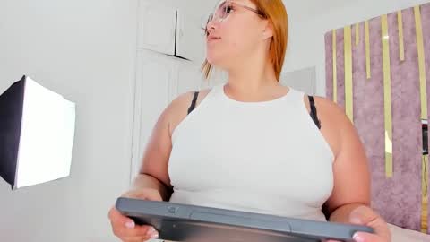 Snapshot of leahbarker chatting on 02-15-25, 09:26 Leah online show from 02-15-25, 09:26