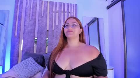 Snapshot of leahbarker chatting on 02-21-25, 02:28 Leah online show from 02-21-25, 02:28