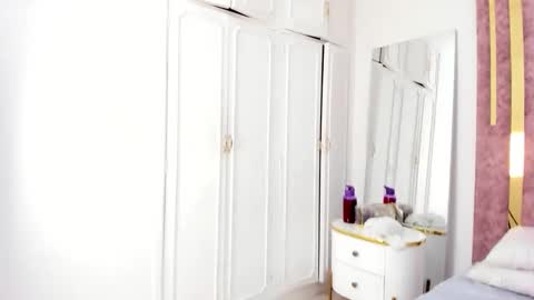 Snapshot of leahbarker chatting on 03-10-25, 11:06 Leah online show from 03-10-25, 11:06