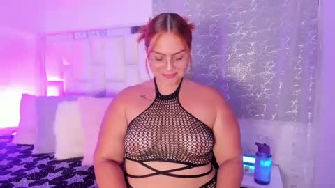 Snapshot of leahbarker chatting on 09-25-25, 01:53 Leah online show from 09-25-25, 01:53